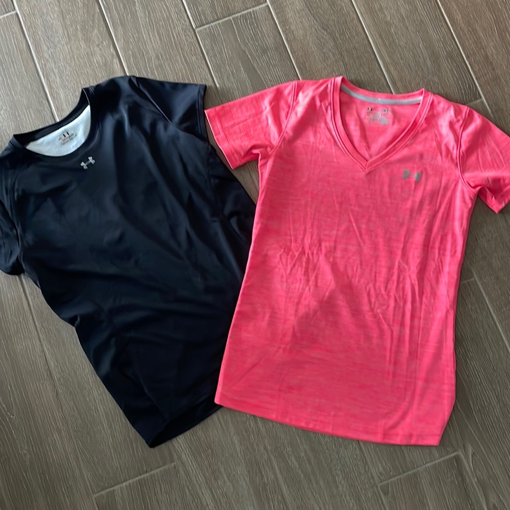 SET OF 2!!  LIKE NEW CONDITION UNDER  ARMOUR  T-shirts!!😎😎